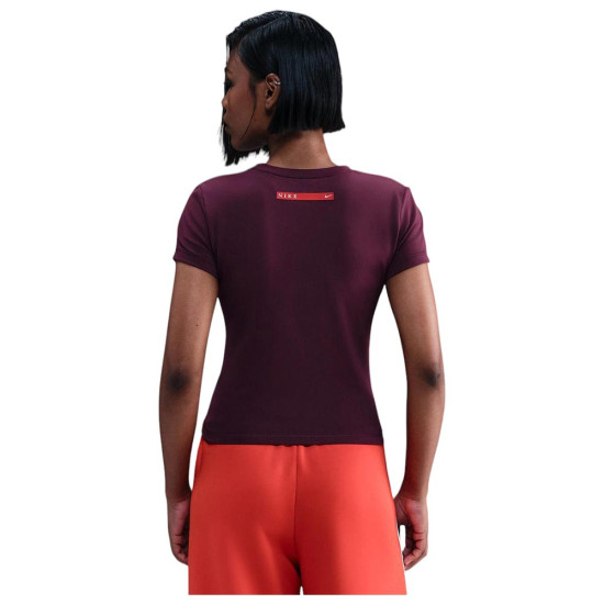 Nike Γυναικεία κοντομάνικη μπλούζα Sportswear Essentials Cropped Swoosh Tee Nike Γυναικεία κοντομάνικη μπλούζα Sportswear Essentials Cropped Swoosh Tee